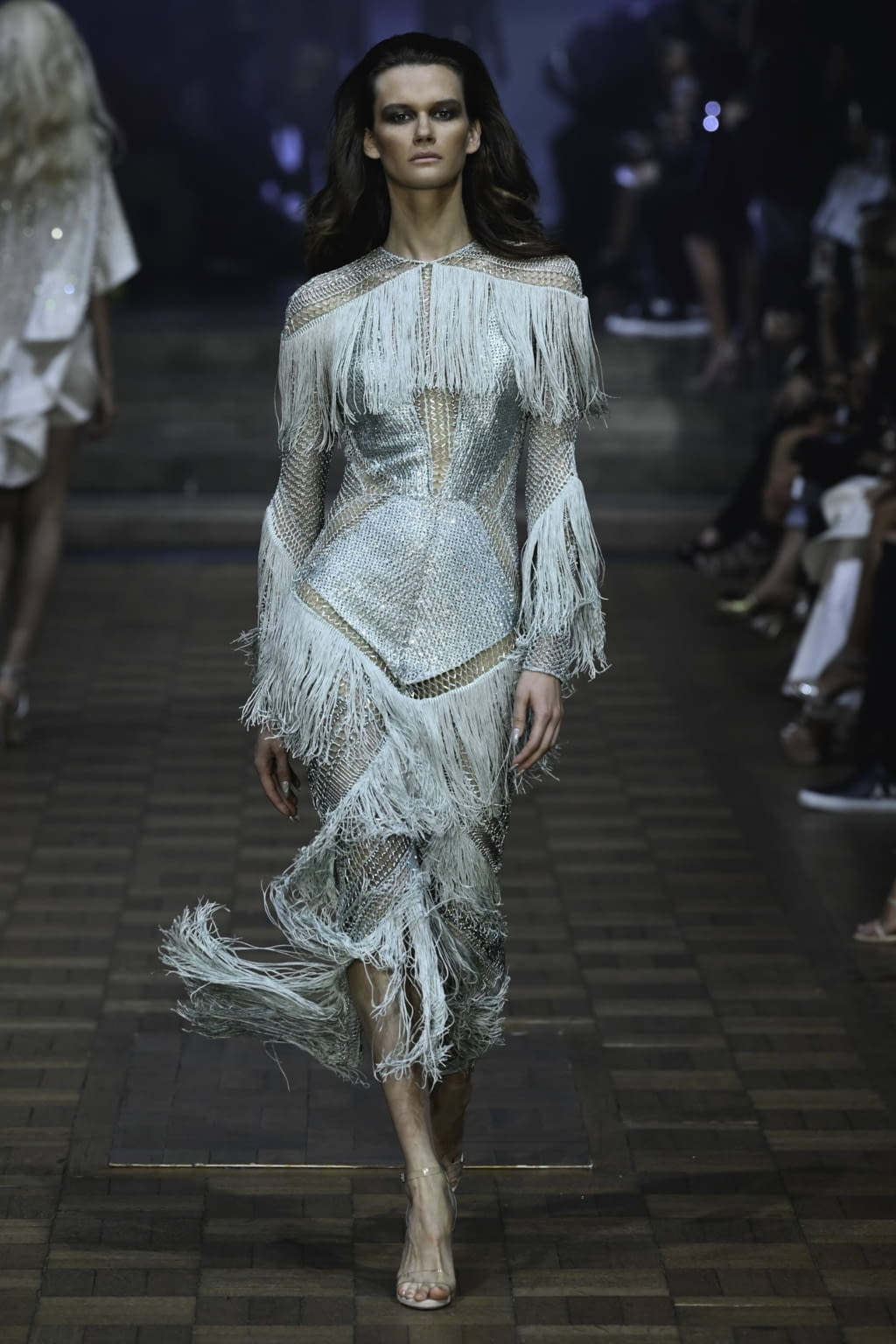 Fashion Week London Spring/Summer 2020 look 8 from the Julien MacDonald collection womenswear