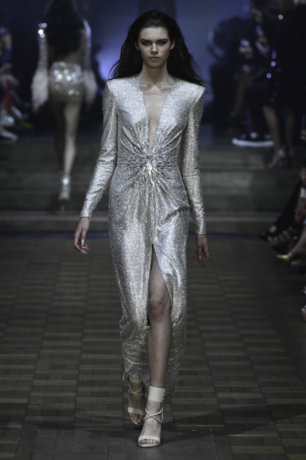 Fashion Week London Spring/Summer 2020 look 10 from the Julien MacDonald collection womenswear