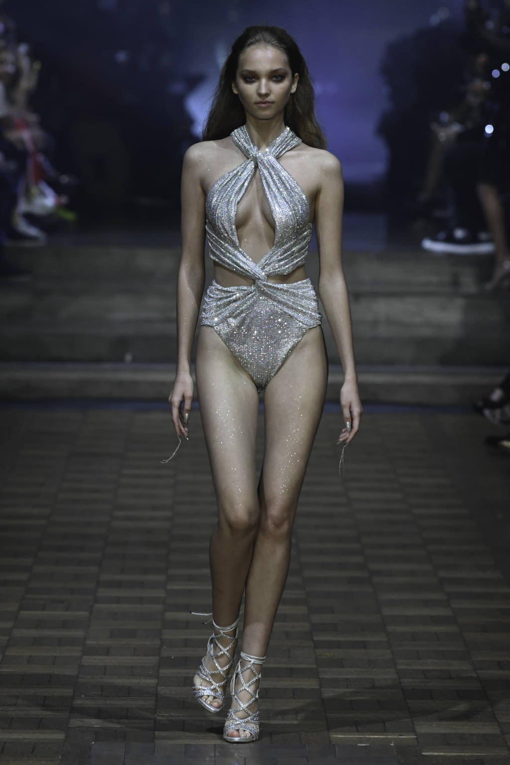 Fashion Week London Spring/Summer 2020 look 11 from the Julien MacDonald collection womenswear