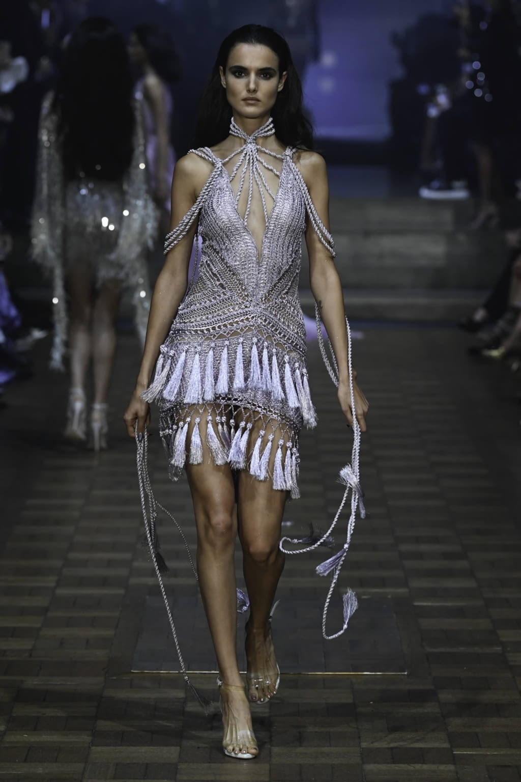 Fashion Week London Spring/Summer 2020 look 22 from the Julien MacDonald collection 女装
