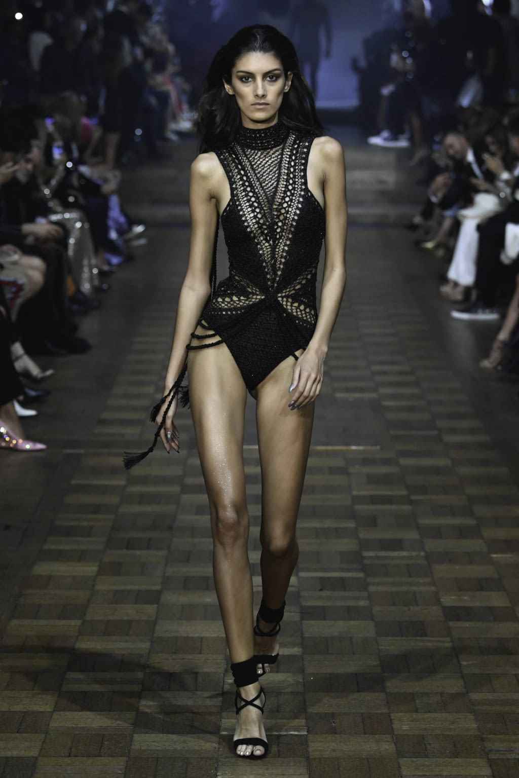 Fashion Week London Spring/Summer 2020 look 27 from the Julien MacDonald collection womenswear