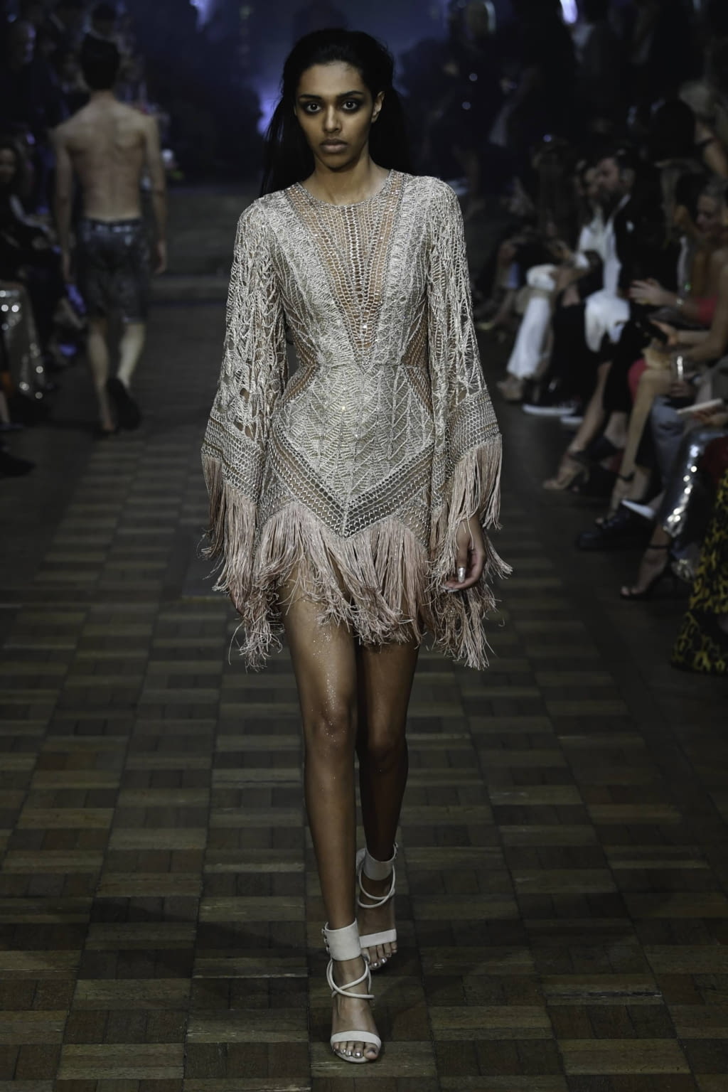 Fashion Week London Spring/Summer 2020 look 36 from the Julien MacDonald collection womenswear