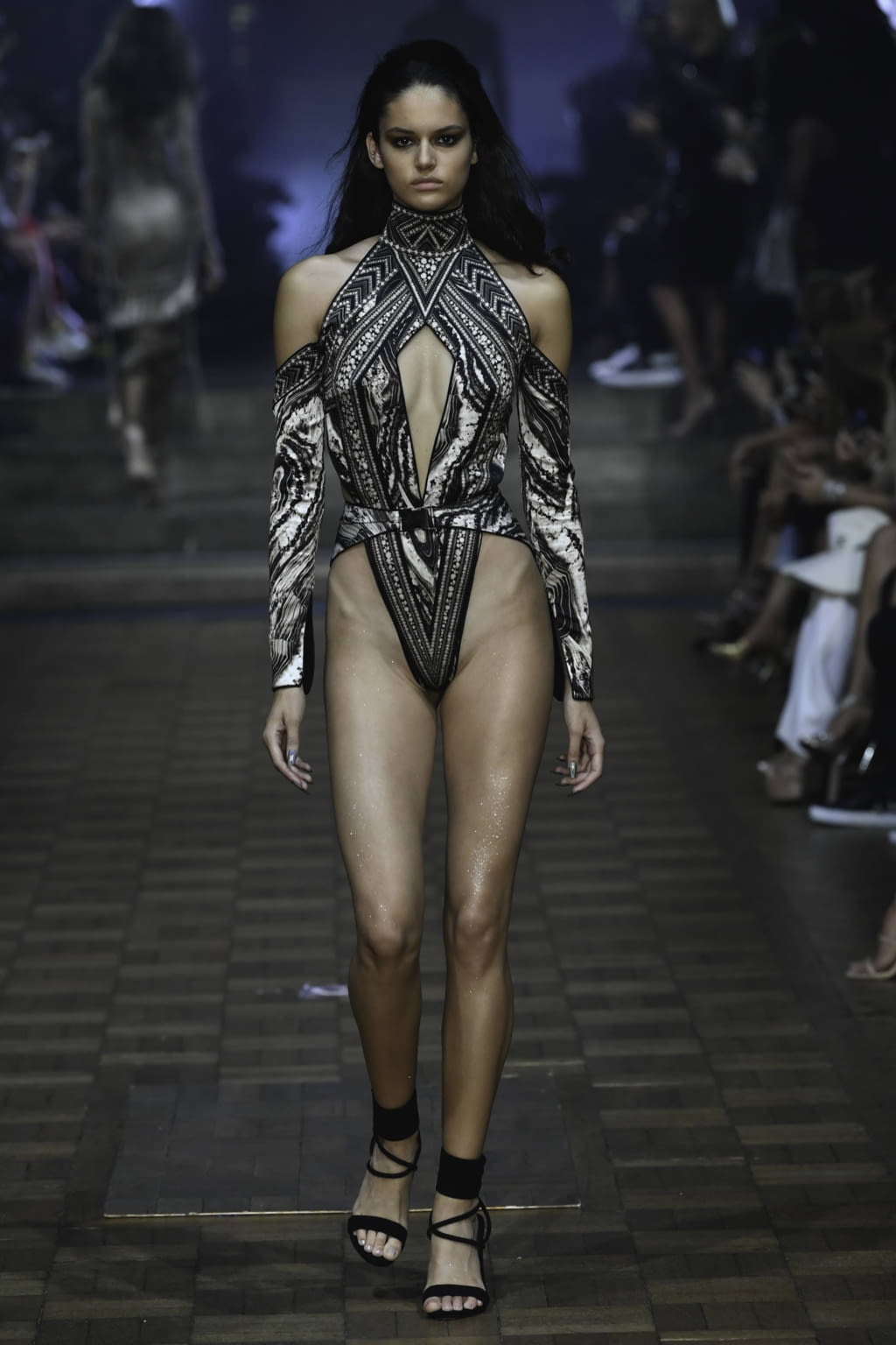 Fashion Week London Spring/Summer 2020 look 38 from the Julien MacDonald collection womenswear