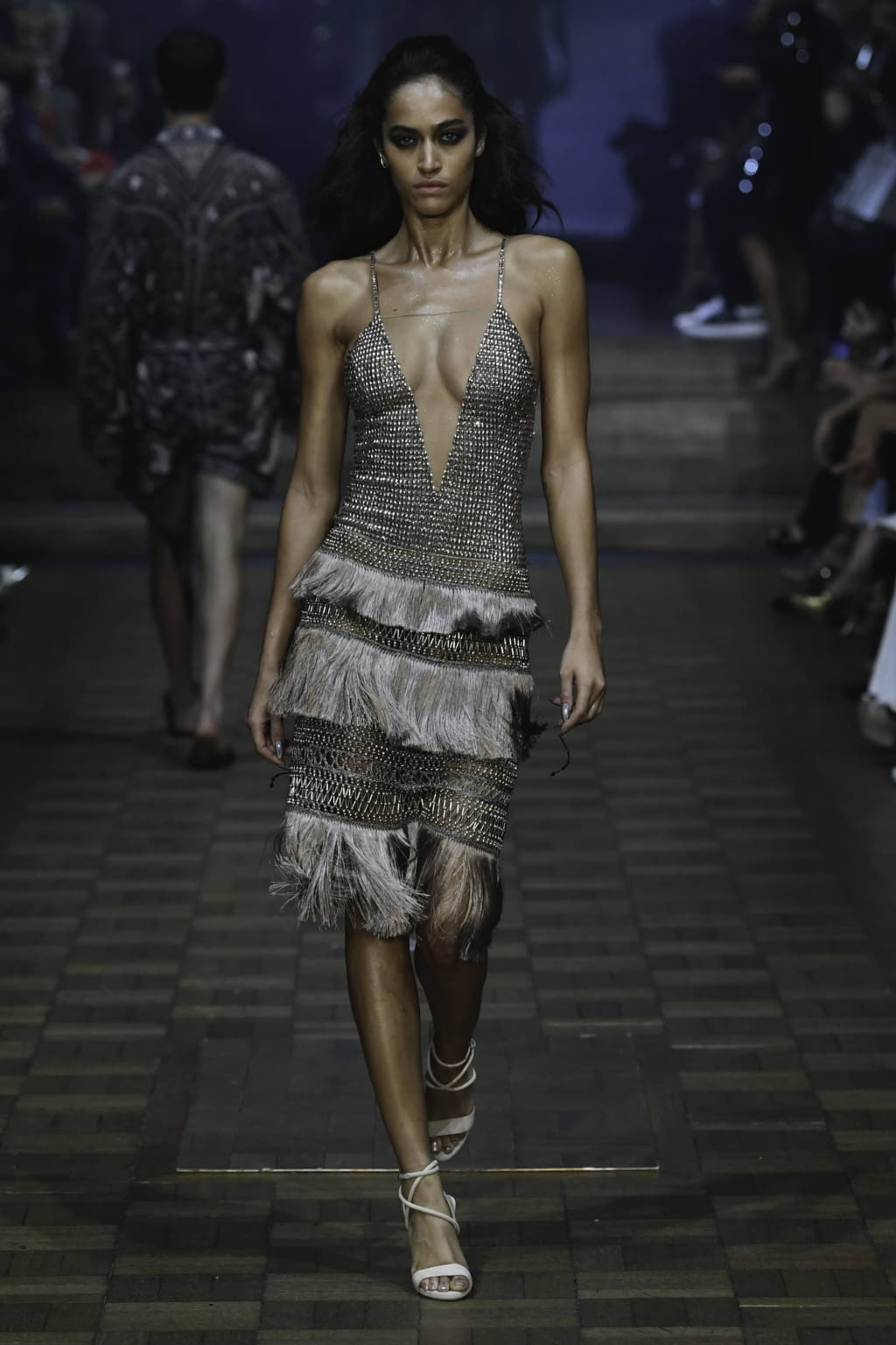 Fashion Week London Spring/Summer 2020 look 40 from the Julien MacDonald collection womenswear