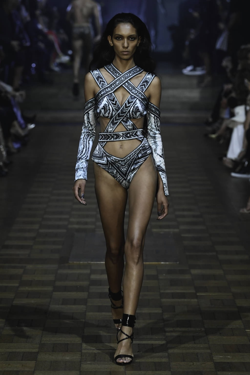 Fashion Week London Spring/Summer 2020 look 42 from the Julien MacDonald collection womenswear