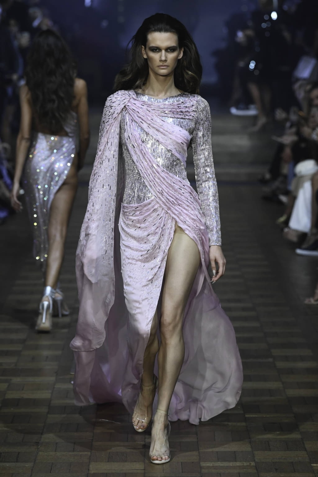 Fashion Week London Spring/Summer 2020 look 47 from the Julien MacDonald collection 女装