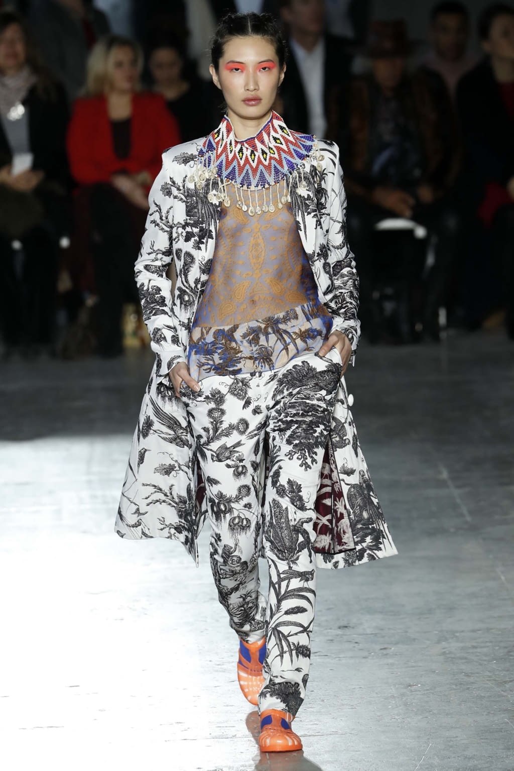 Fashion Week Paris Fall/Winter 2018 look 20 from the Junko Shimada collection 女装