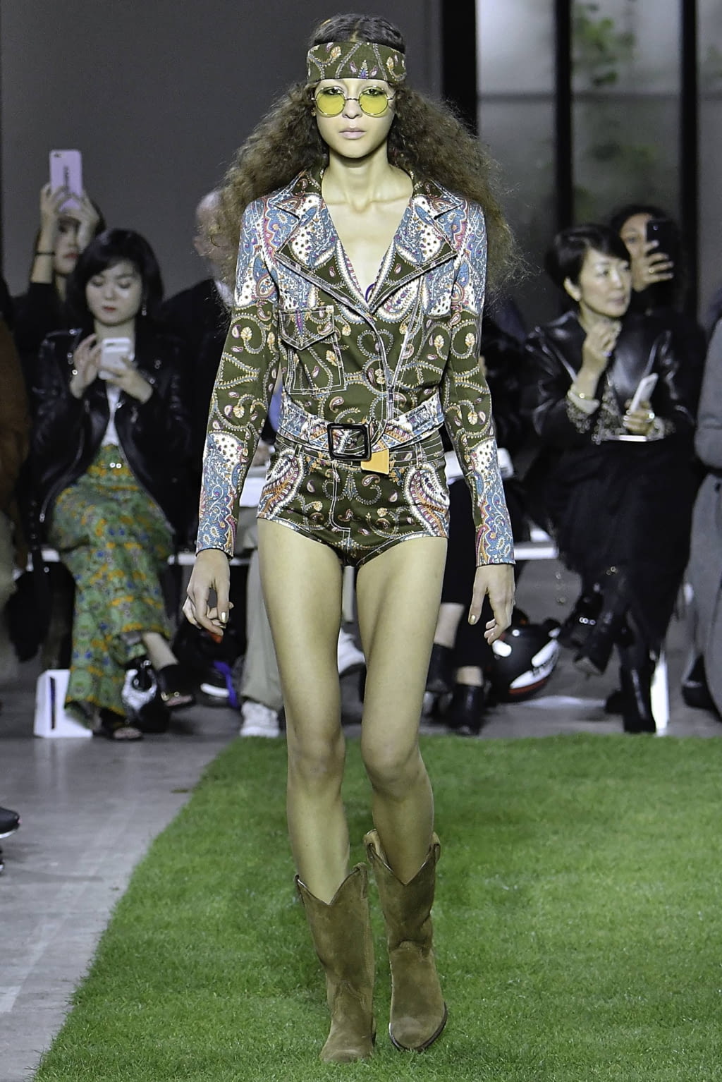 Fashion Week Paris Spring/Summer 2019 look 2 de la collection Junko Shimada womenswear