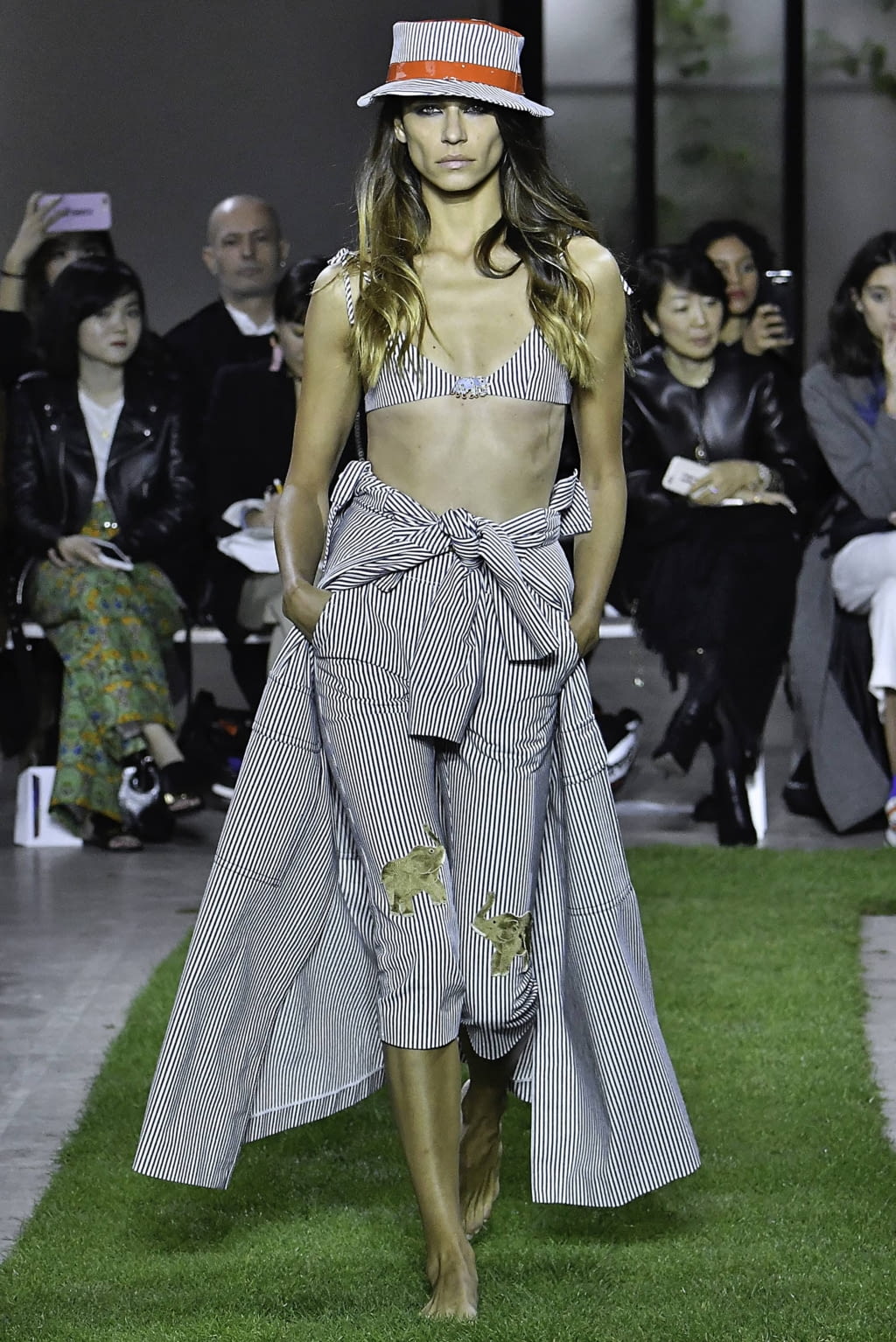 Fashion Week Paris Spring/Summer 2019 look 4 de la collection Junko Shimada womenswear