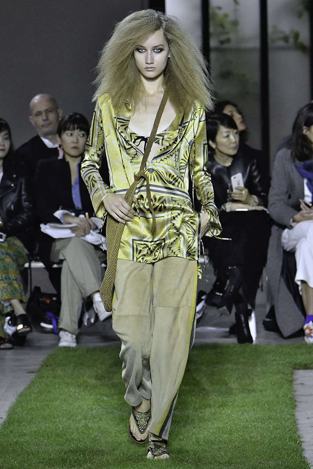 Fashion Week Paris Spring/Summer 2019 look 7 de la collection Junko Shimada womenswear