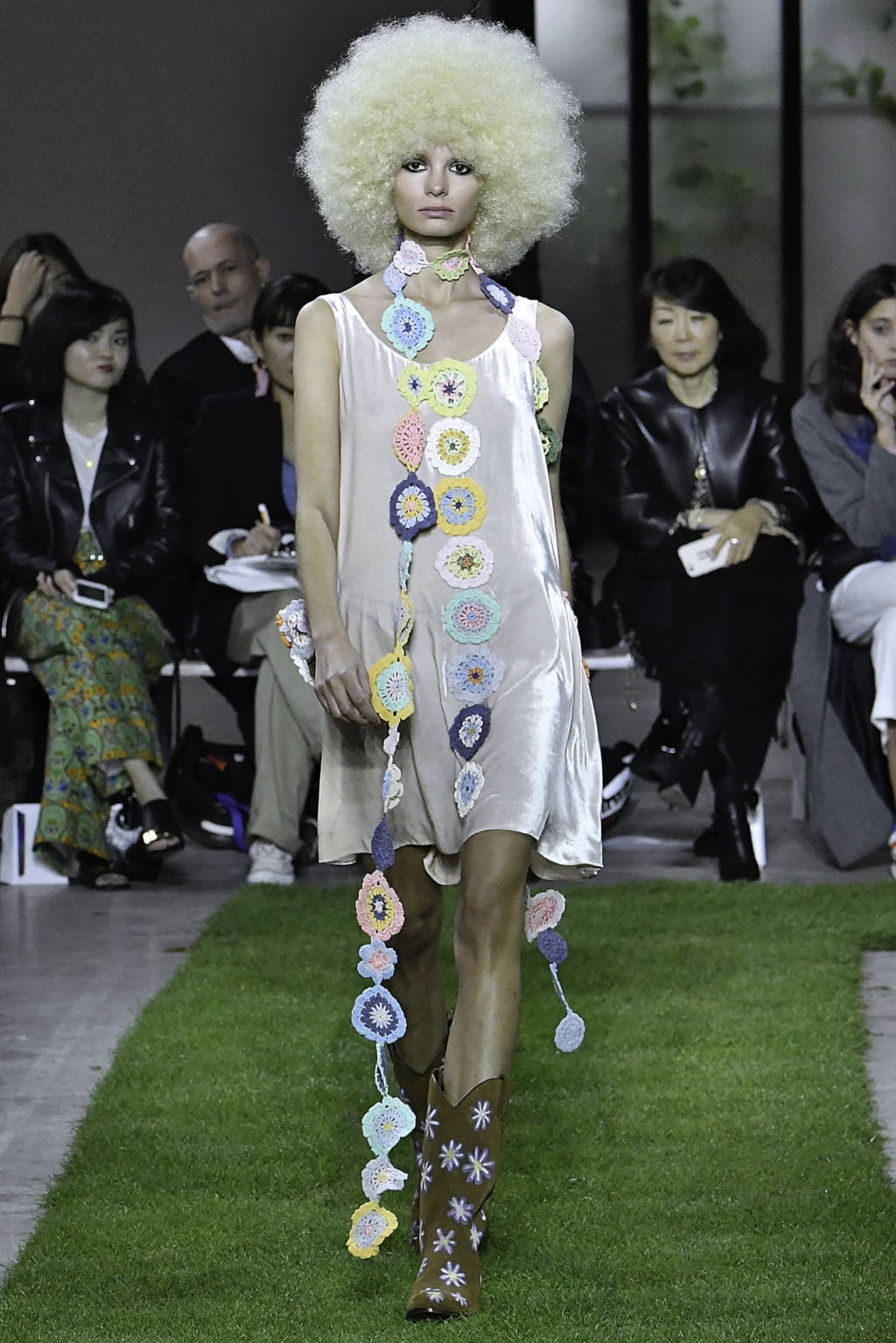 Fashion Week Paris Spring/Summer 2019 look 15 from the Junko Shimada collection 女装