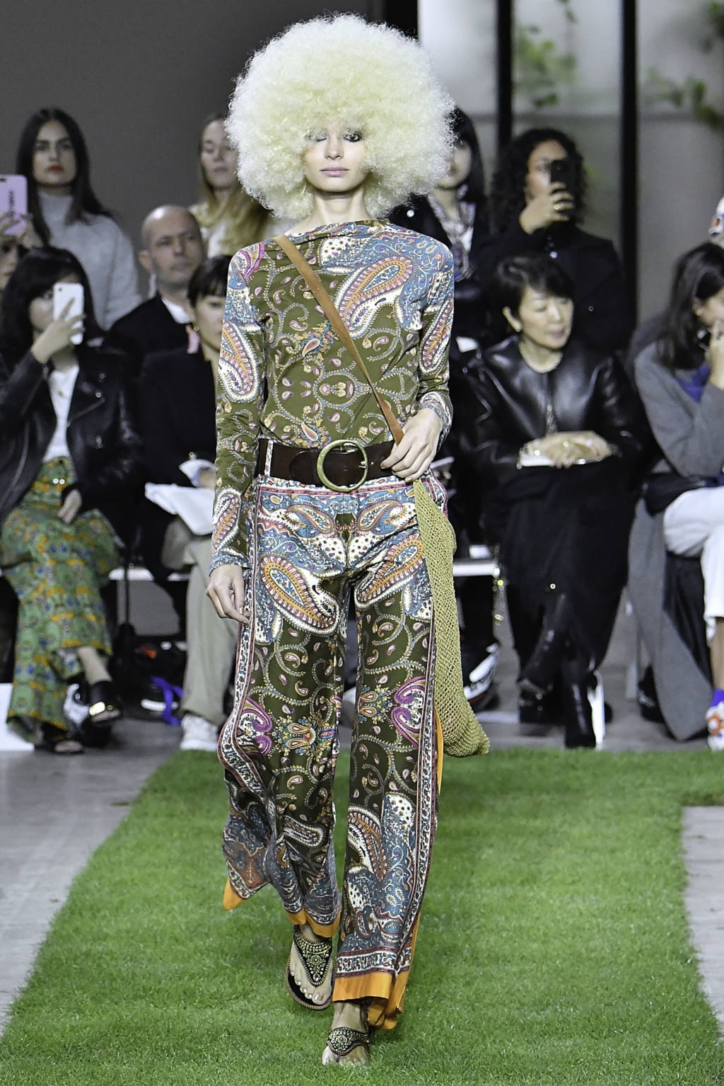 Fashion Week Paris Spring/Summer 2019 look 27 de la collection Junko Shimada womenswear