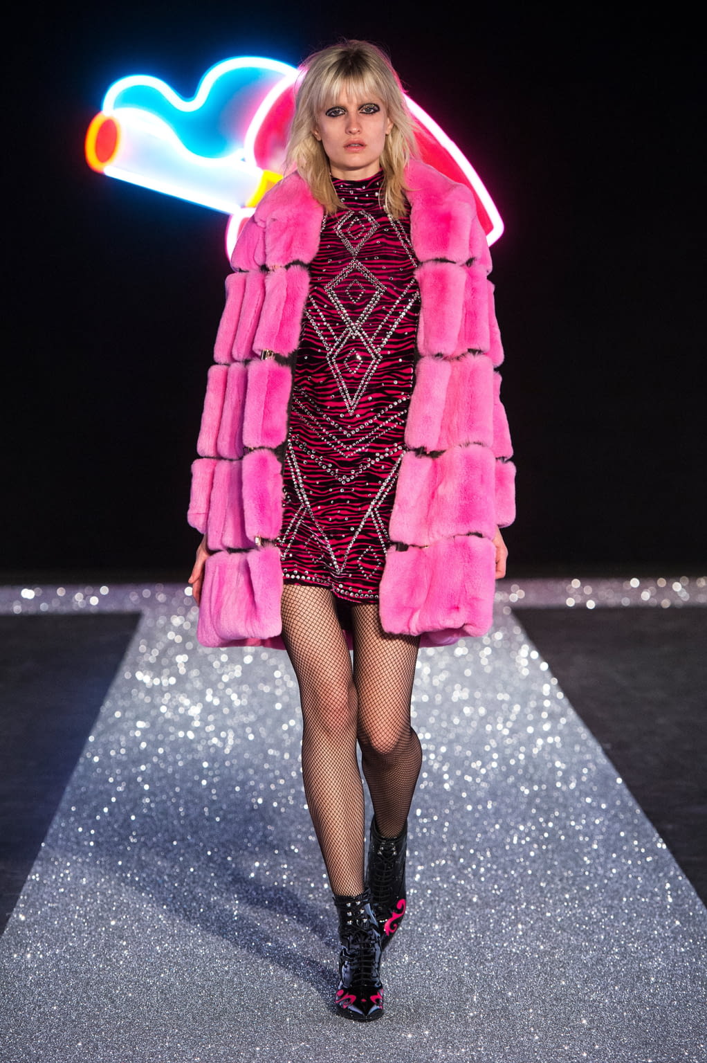 Fashion Week Milan Fall/Winter 2016 look 1 de la collection Just Cavalli womenswear