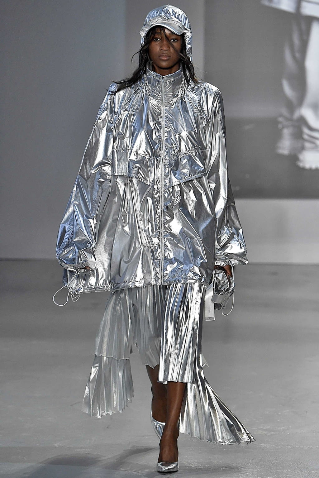 Fashion Week Paris Spring/Summer 2019 look 10 from the Juun.J collection menswear