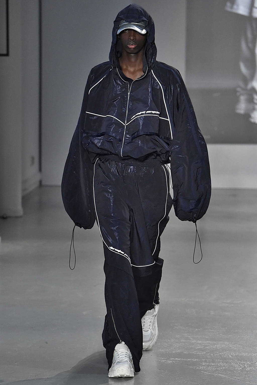 Fashion Week Paris Spring/Summer 2019 look 14 from the Juun.J collection menswear