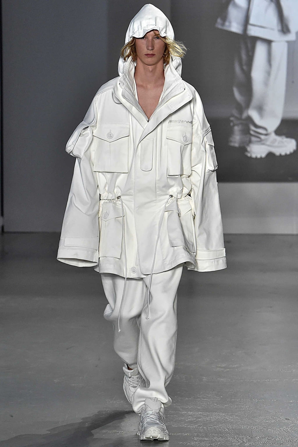 Fashion Week Paris Spring/Summer 2019 look 19 from the Juun.J collection menswear