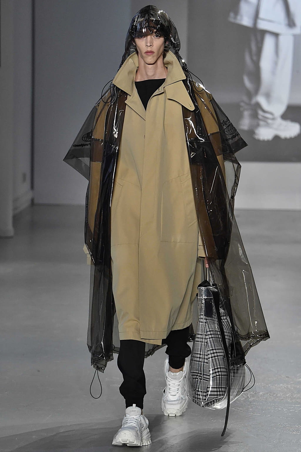 Fashion Week Paris Spring/Summer 2019 look 22 from the Juun.J collection menswear