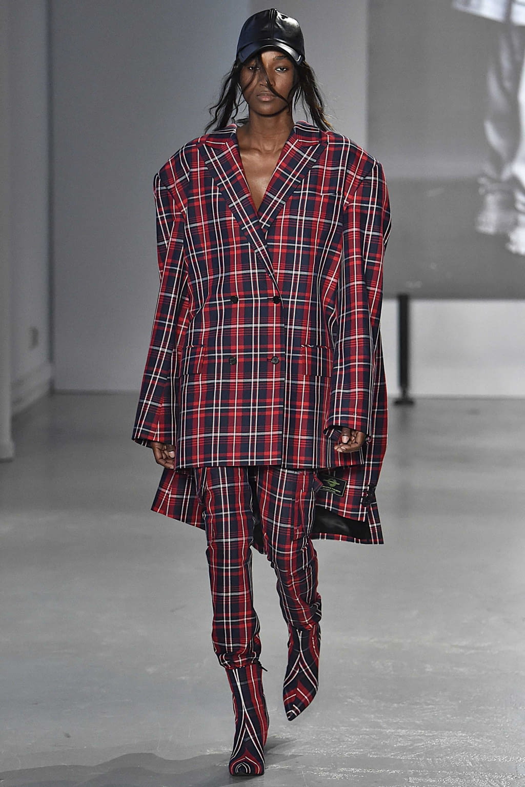 Fashion Week Paris Spring/Summer 2019 look 26 from the Juun.J collection menswear