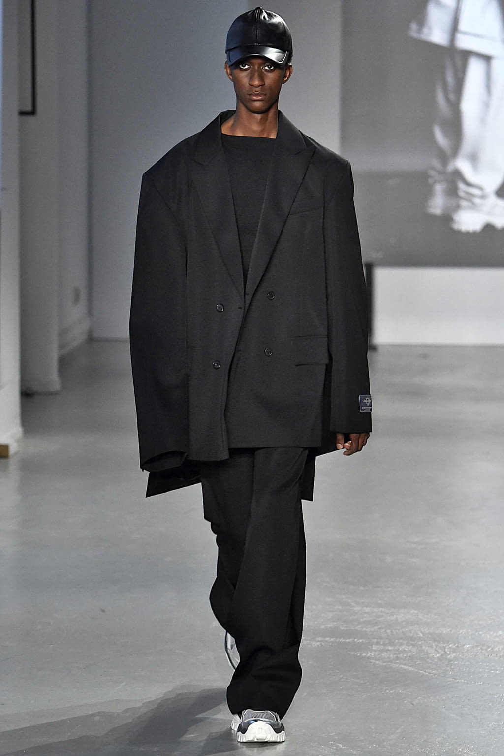 Fashion Week Paris Spring/Summer 2019 look 27 from the Juun.J collection menswear