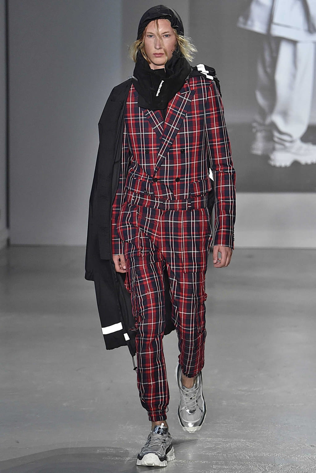 Fashion Week Paris Spring/Summer 2019 look 37 from the Juun.J collection menswear