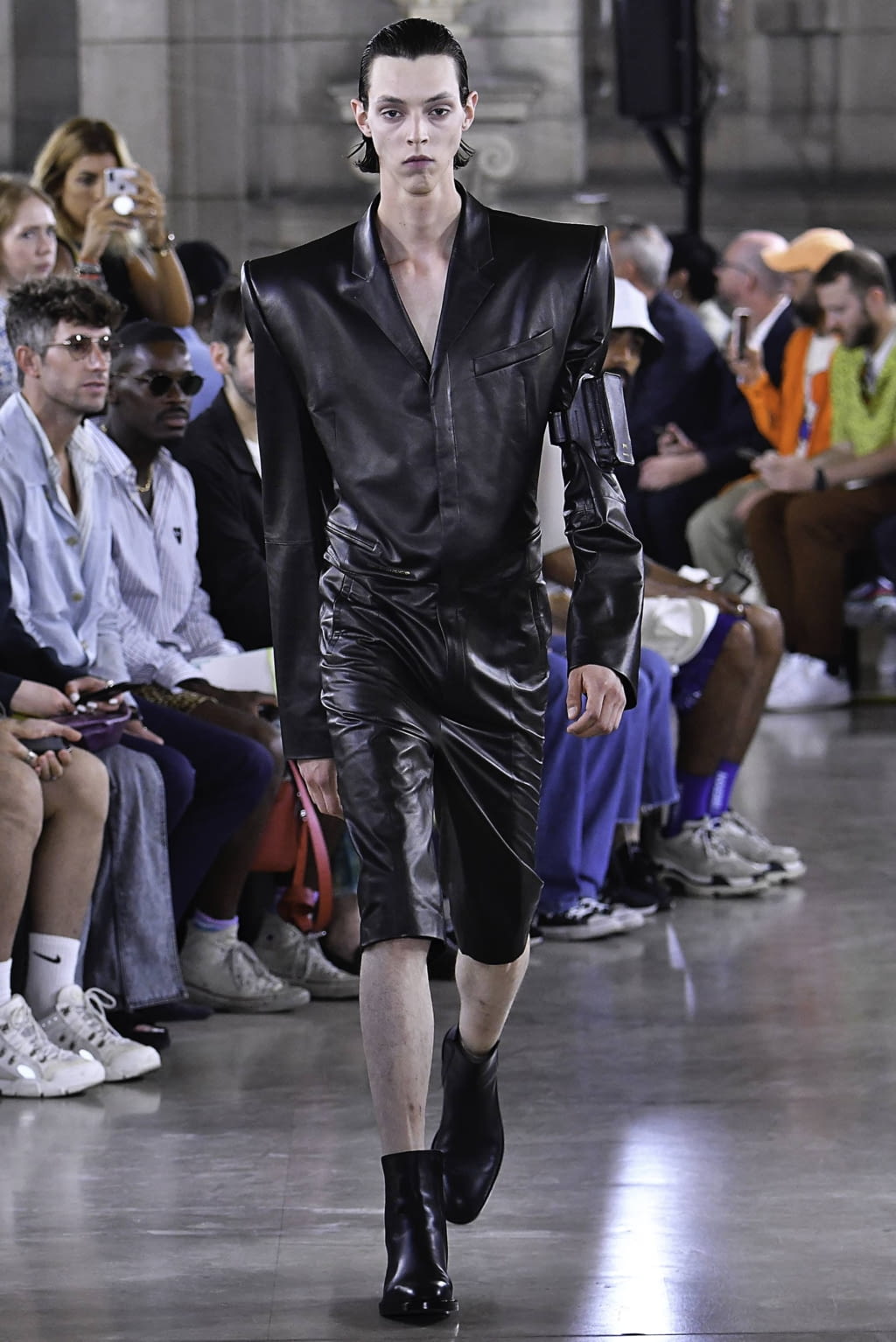 Fashion Week Paris Spring/Summer 2020 look 1 from the Juun.J collection menswear