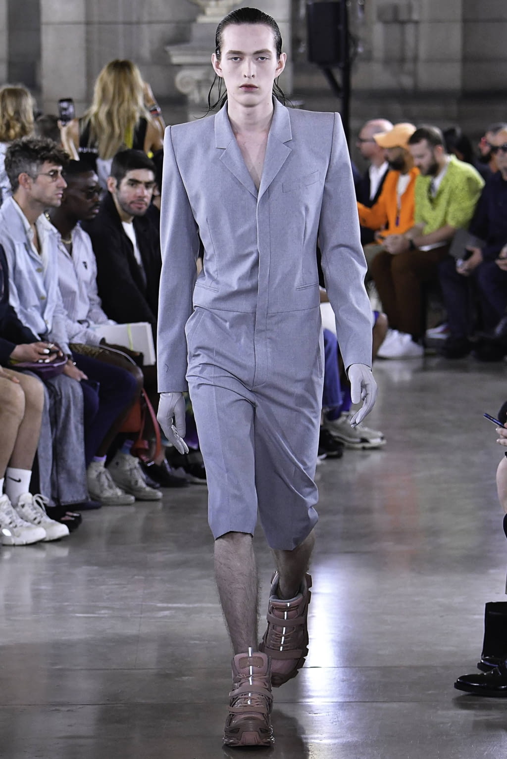 Fashion Week Paris Spring/Summer 2020 look 24 from the Juun.J collection 男装