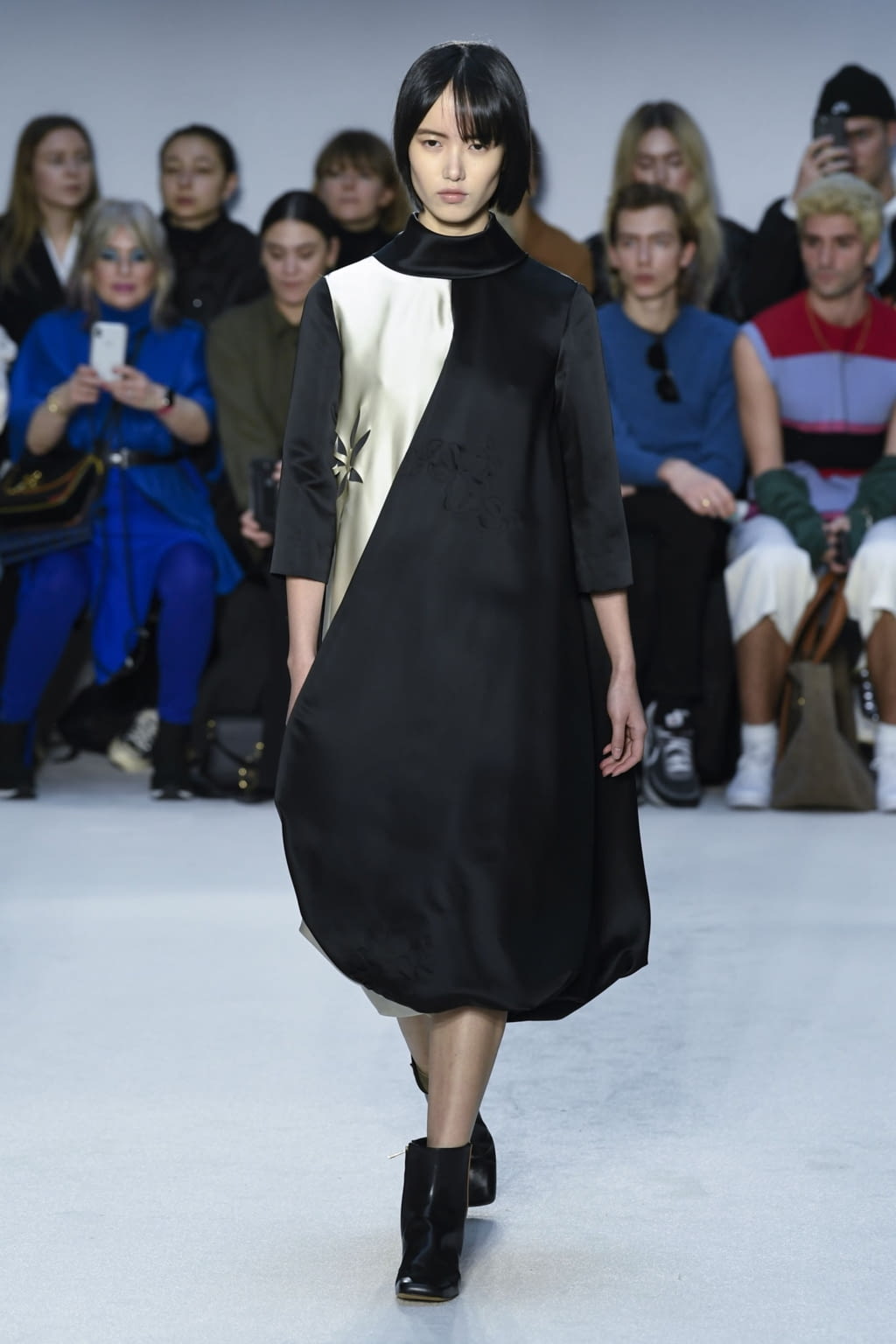 Fashion Week London Fall/Winter 2020 look 35 from the JW Anderson collection 女装