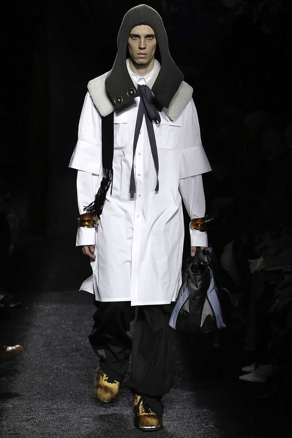 Fashion Week Paris Fall/Winter 2019 look 1 from the JW Anderson collection 男装