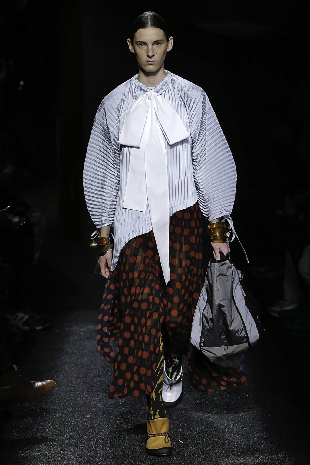 Fashion Week Paris Fall/Winter 2019 look 6 from the JW Anderson collection 男装