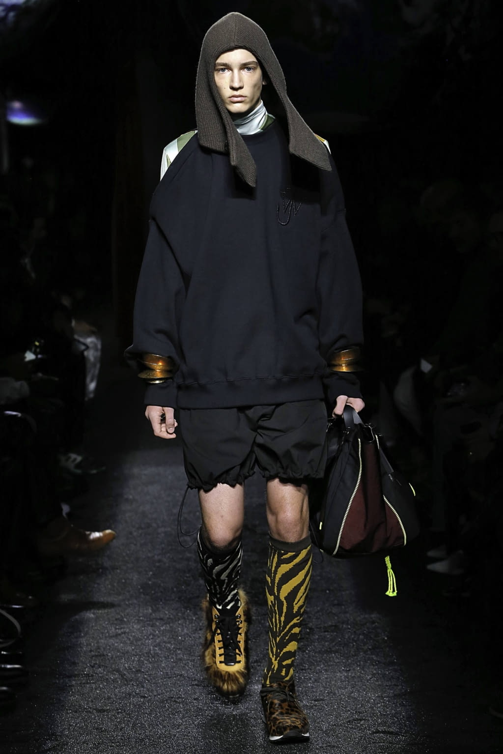 Fashion Week Paris Fall/Winter 2019 look 43 from the JW Anderson collection 男装