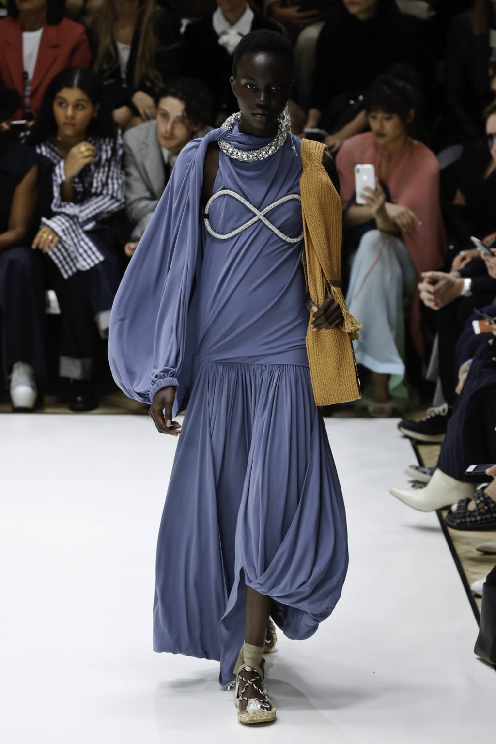 Fashion Week London Spring/Summer 2020 look 35 from the JW Anderson collection 女装