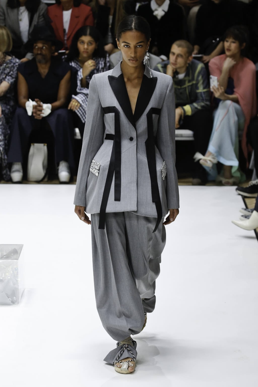 Fashion Week London Spring/Summer 2020 look 37 from the JW Anderson collection 女装