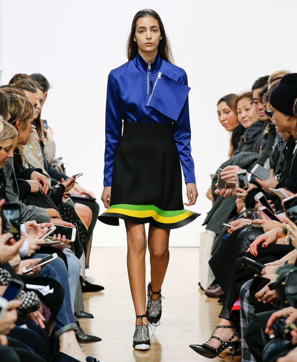 Fashion Week London Fall/Winter 2016 look 1 from the JW Anderson collection 女装