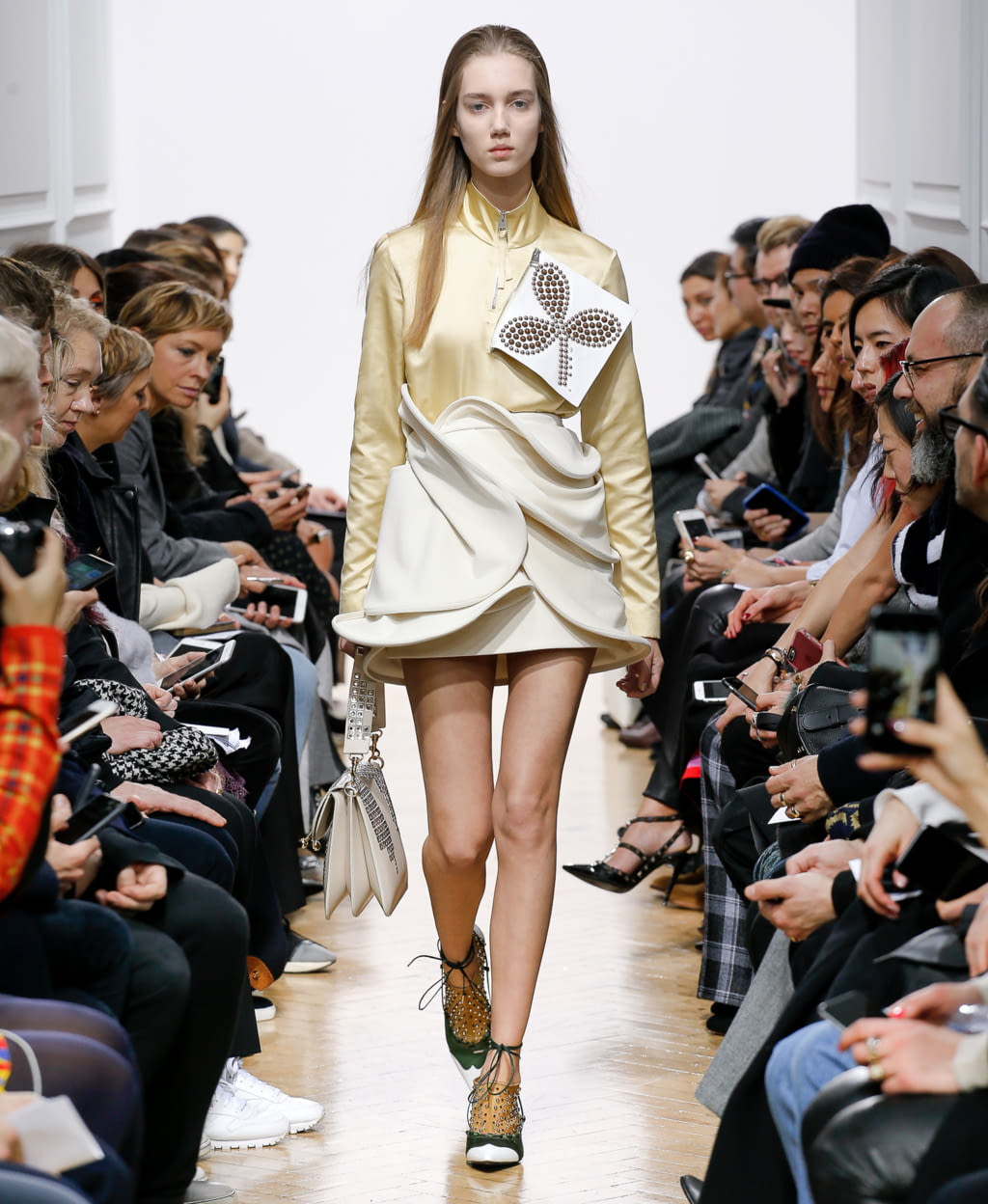 Fashion Week London Fall/Winter 2016 look 15 from the JW Anderson collection womenswear