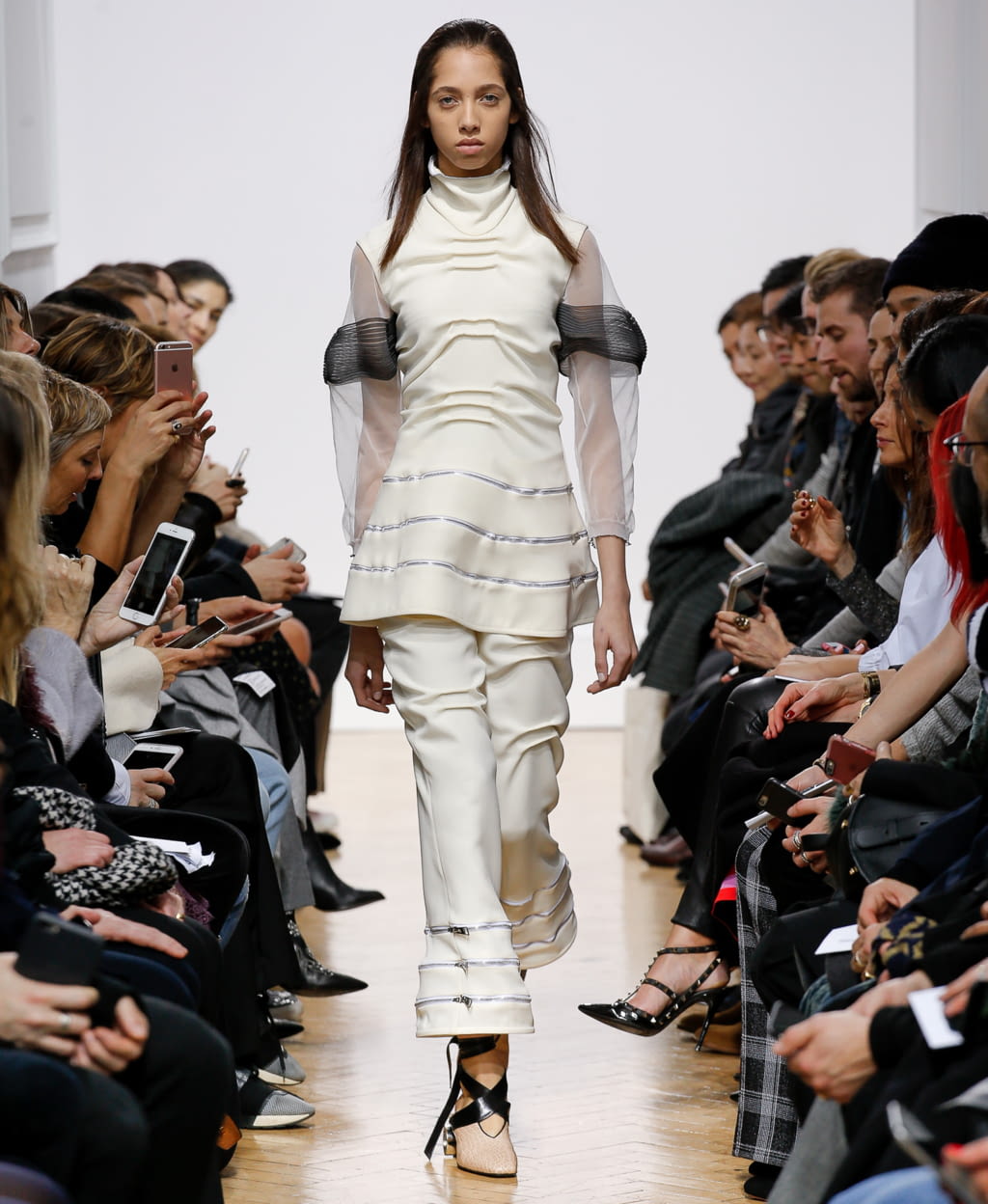 Fashion Week London Fall/Winter 2016 look 20 from the JW Anderson collection 女装