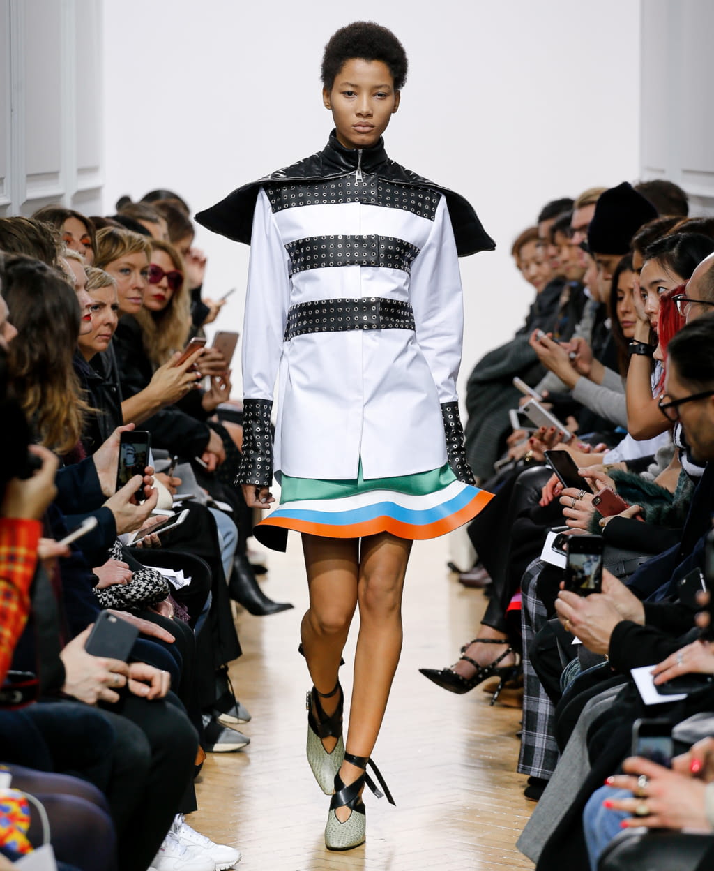 Fashion Week London Fall/Winter 2016 look 23 from the JW Anderson collection 女装