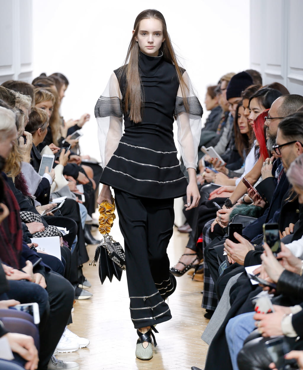Fashion Week London Fall/Winter 2016 look 40 from the JW Anderson collection 女装