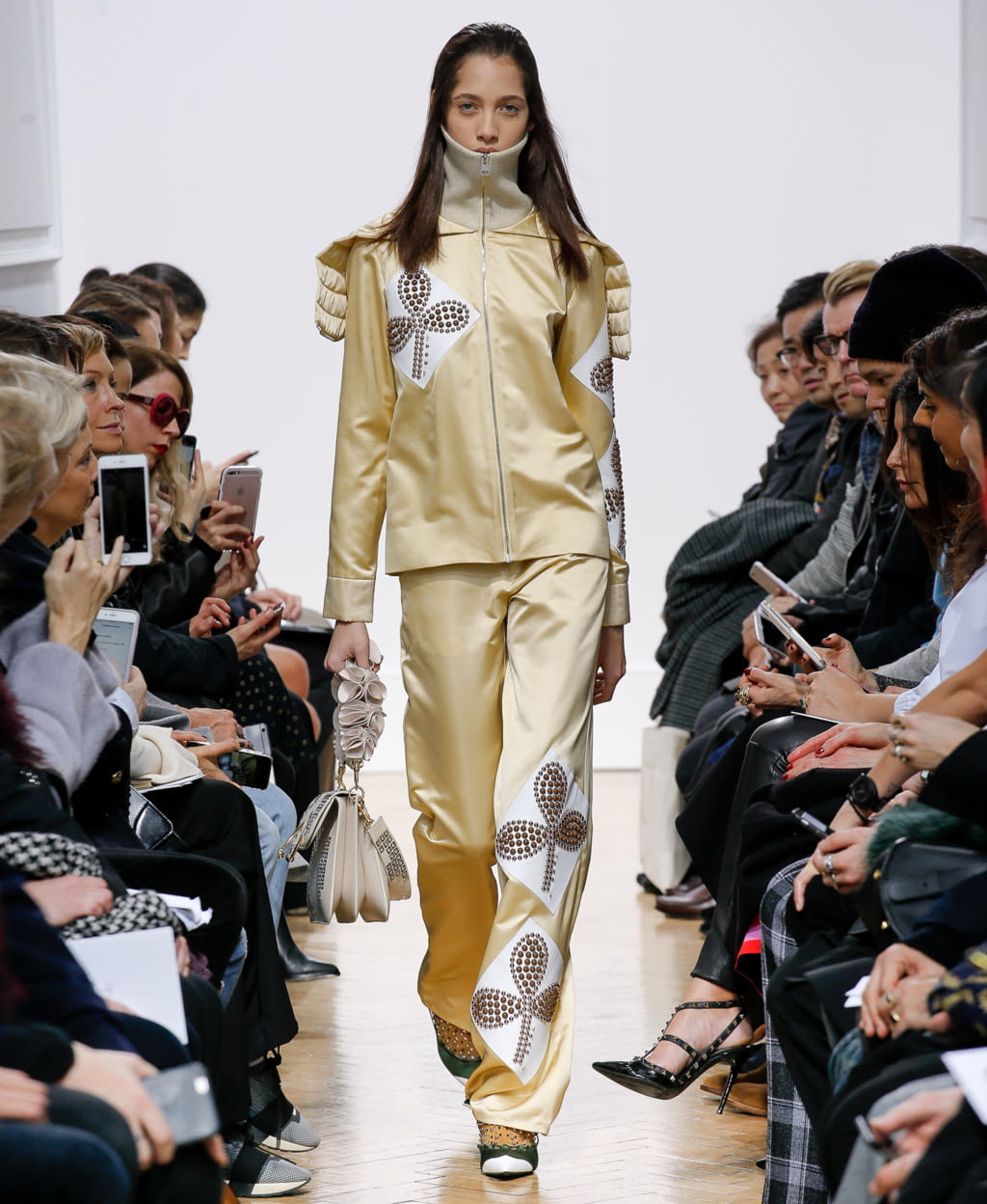 Fashion Week London Fall/Winter 2016 look 41 from the JW Anderson collection 女装