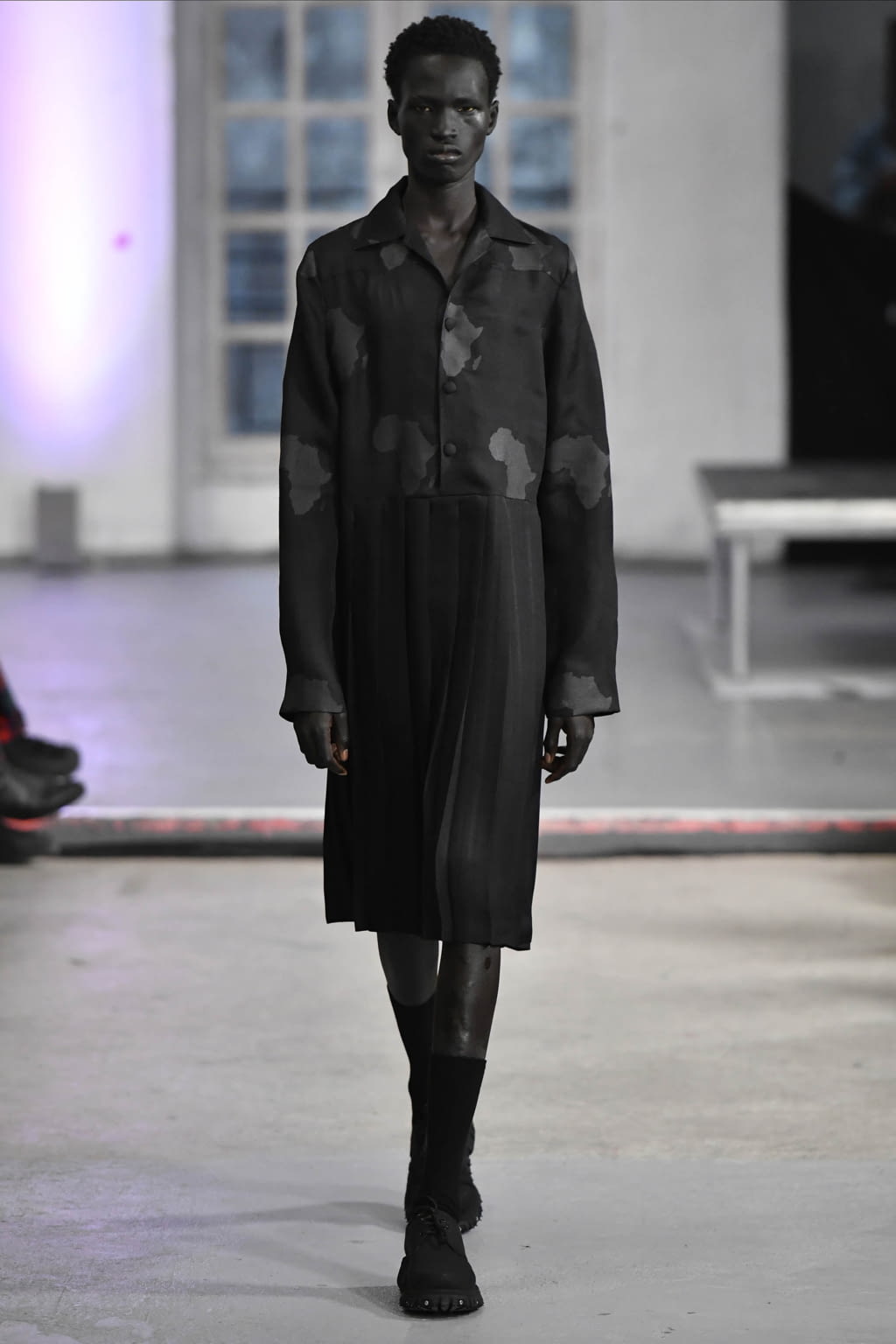 Fashion Week Paris Fall/Winter 2022 look 23 de la collection Kenneth Ize womenswear