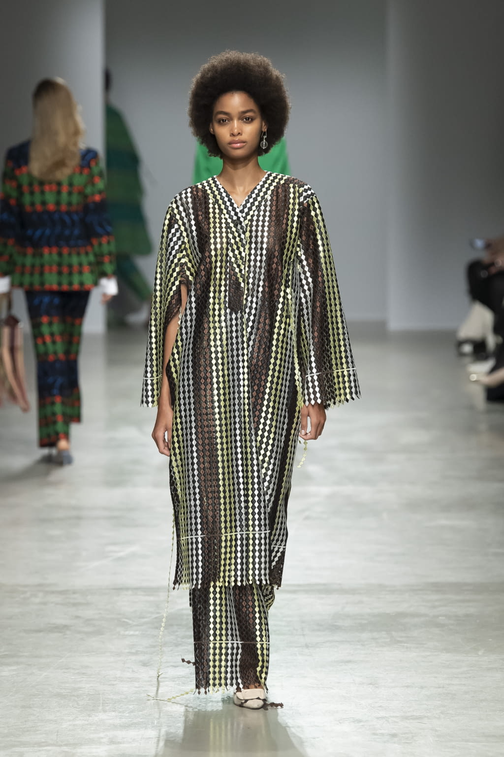 Fashion Week Paris Fall/Winter 2020 look 24 from the Kenneth Ize collection womenswear