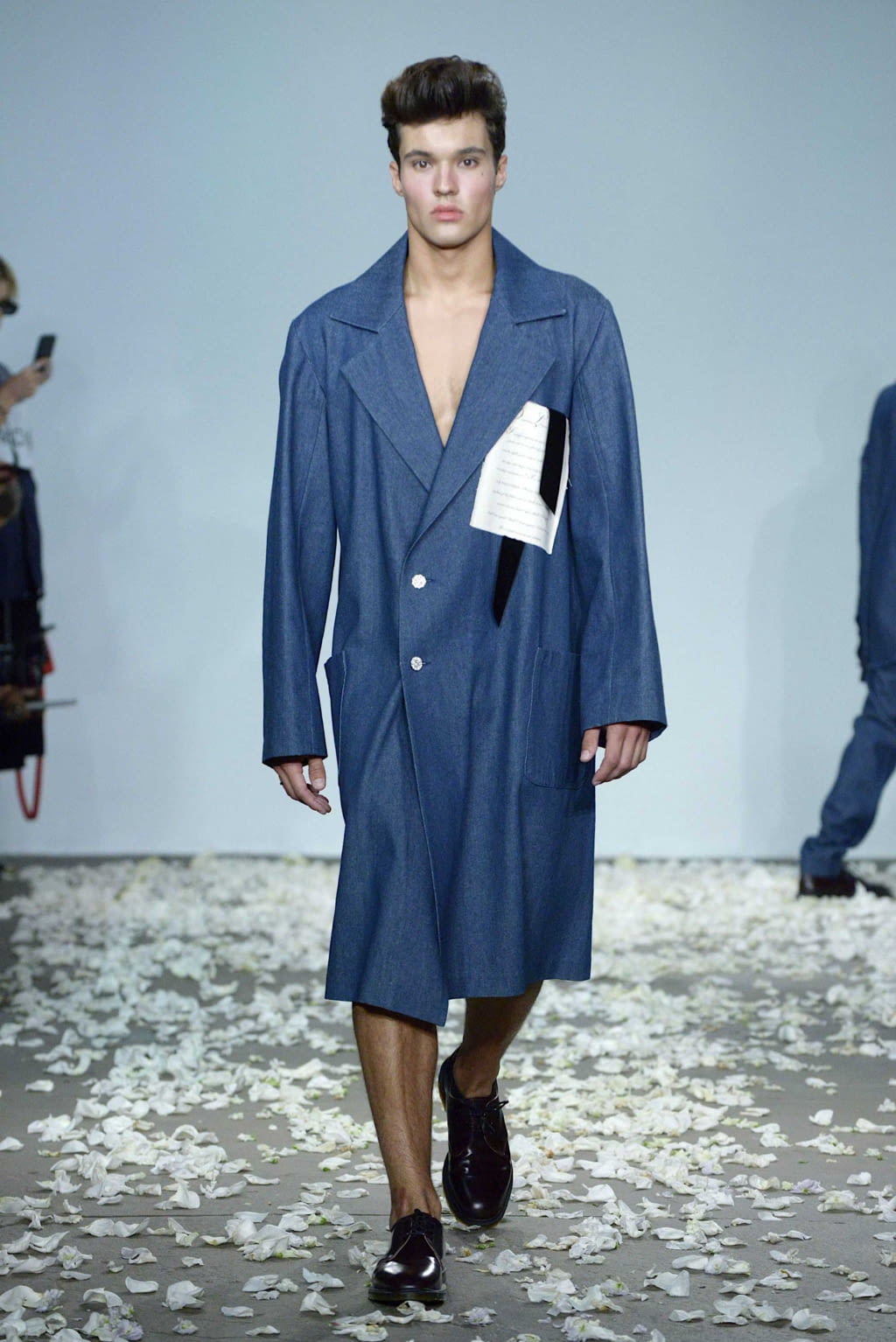 Fashion Week New York Spring/Summer 2019 look 32 from the Kenneth Nicholson collection 男装