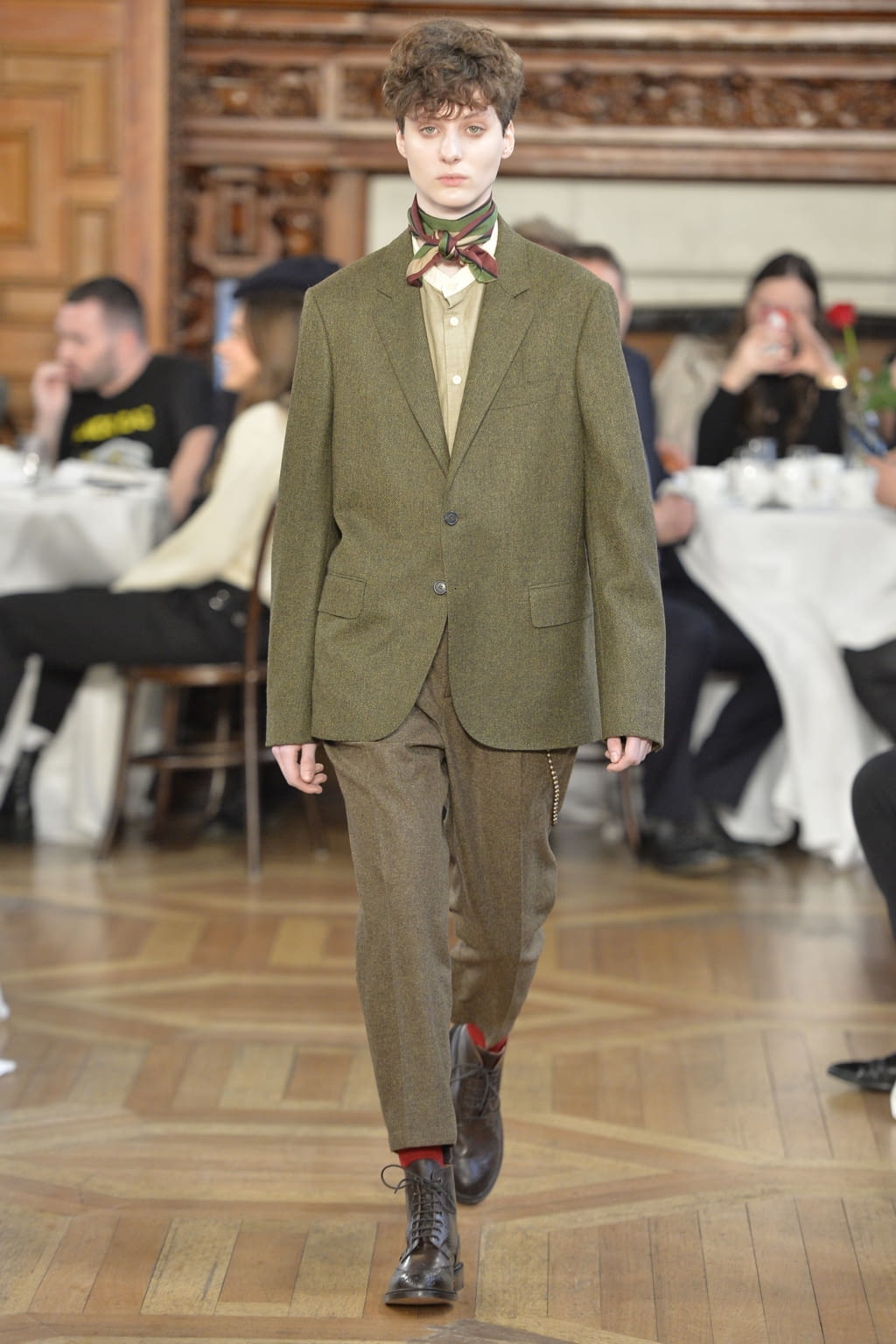 Fashion Week London Fall/Winter 2019 look 4 from the Kent & Curwen collection 男装
