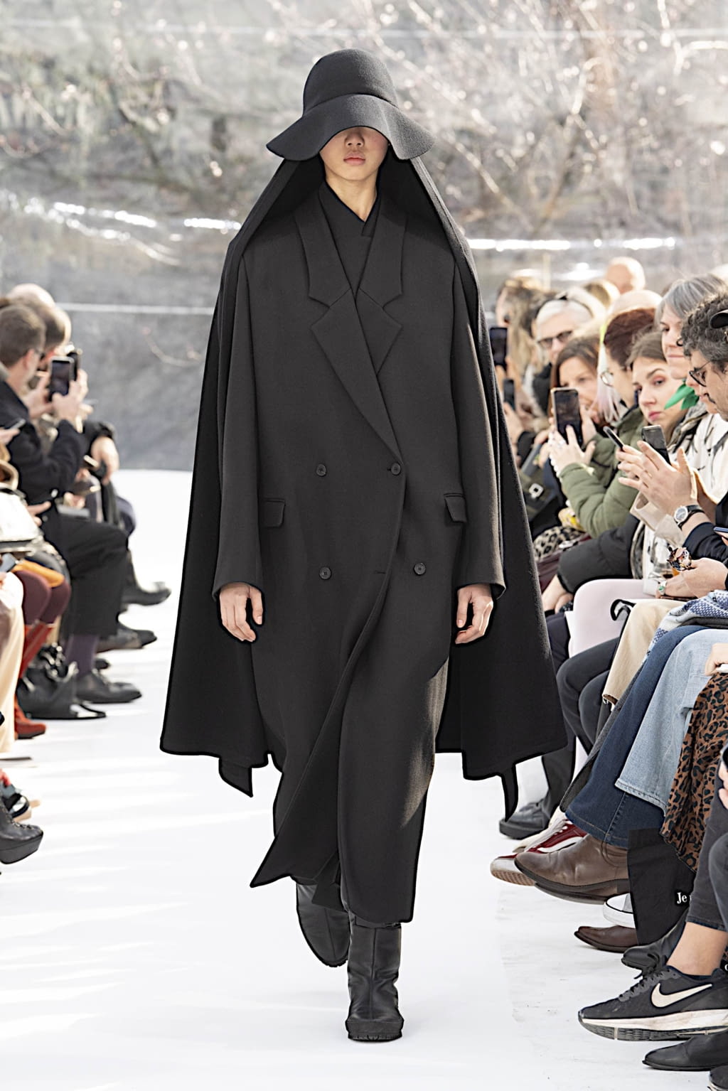 Fashion Week Paris Fall/Winter 2020 look 1 de la collection Kenzo womenswear