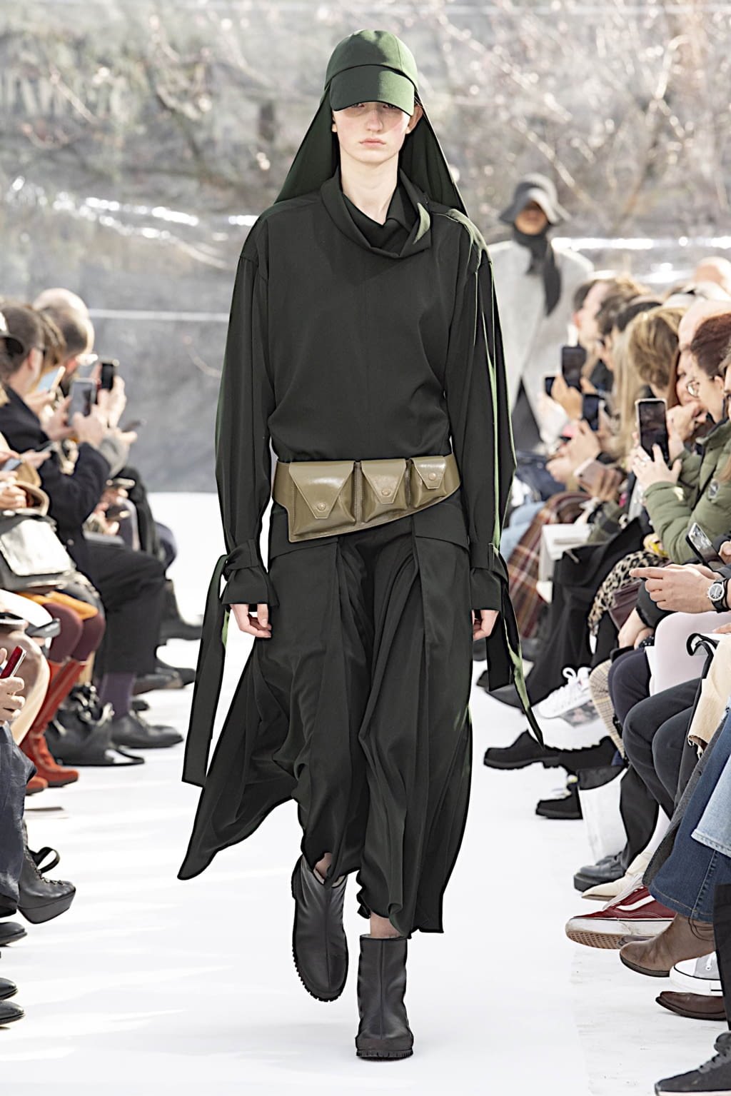 Fashion Week Paris Fall/Winter 2020 look 2 de la collection Kenzo womenswear