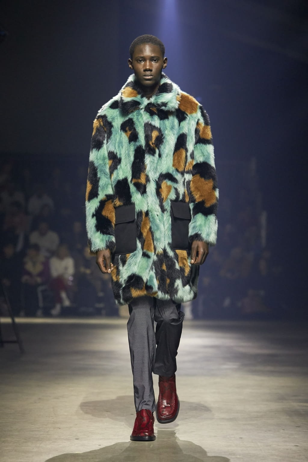 Fashion Week Paris Fall/Winter 2018 look 22 from the Kenzo collection 男装
