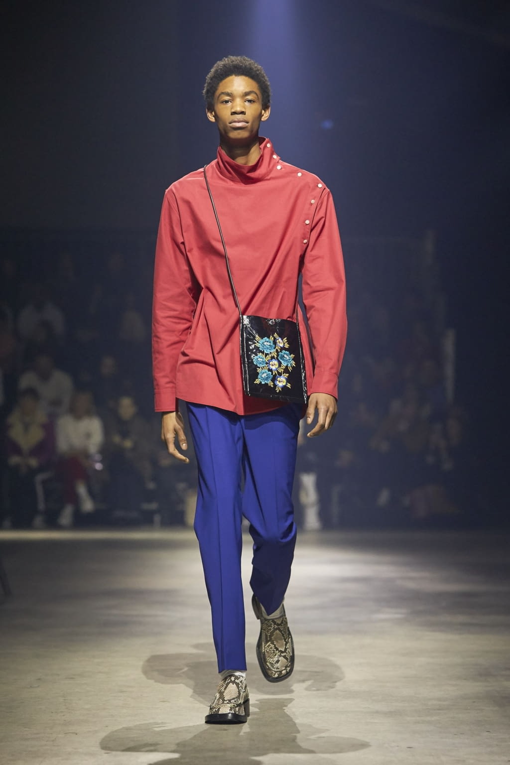 Fashion Week Paris Fall/Winter 2018 look 37 from the Kenzo collection 男装