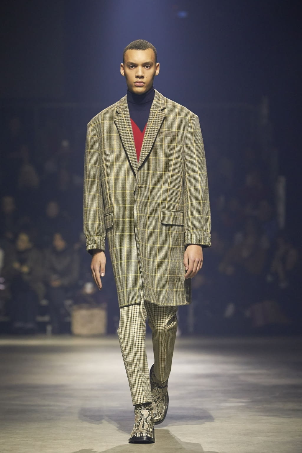 Fashion Week Paris Fall/Winter 2018 look 40 from the Kenzo collection menswear