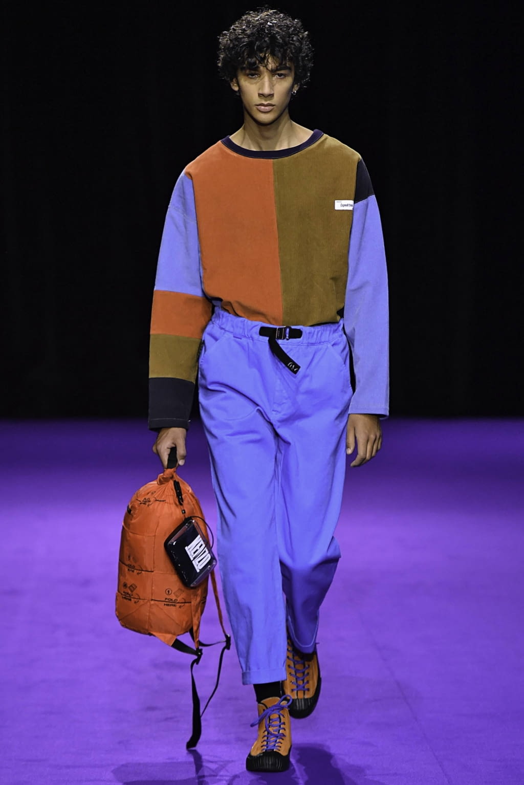 Fashion Week Paris Fall/Winter 2019 look 7 from the Kenzo collection 男装