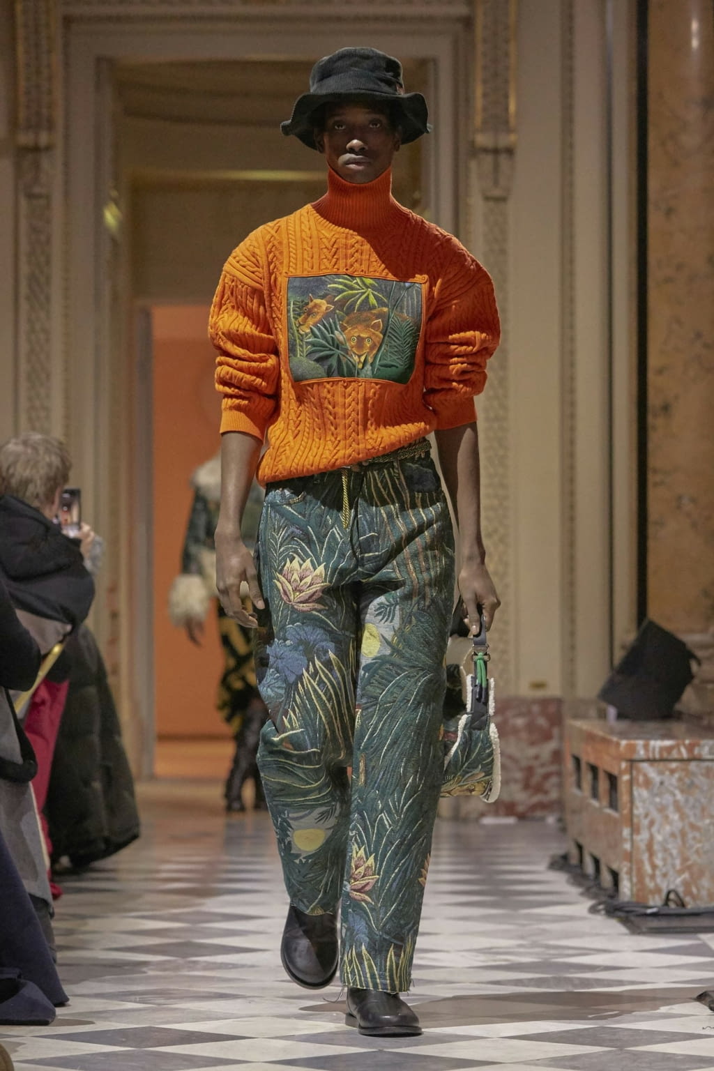 Fashion Week Paris Fall/Winter 2018 look 2 de la collection Kenzo Memento womenswear