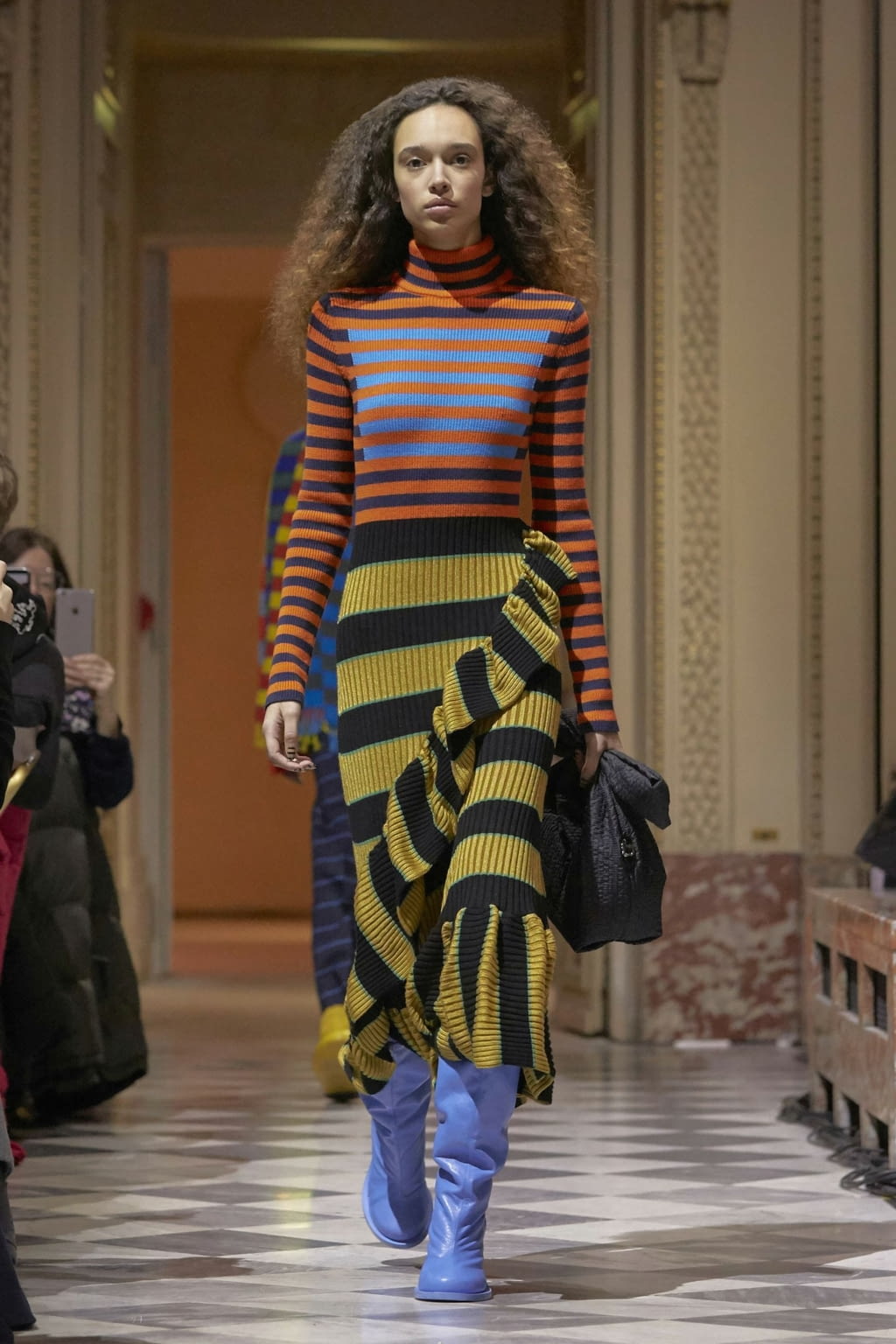 Fashion Week Paris Fall/Winter 2018 look 5 from the Kenzo Memento collection 女装